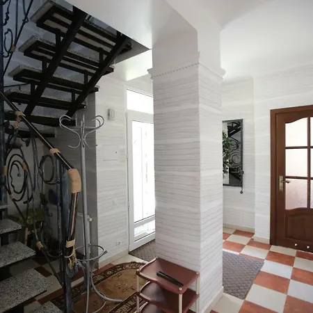 в центрі трускавця 3*