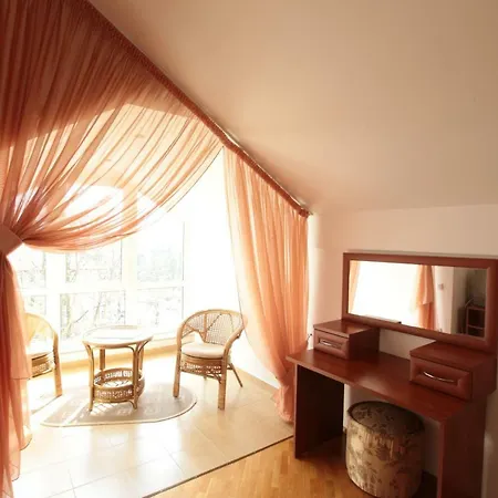 в центрі трускавця 3*